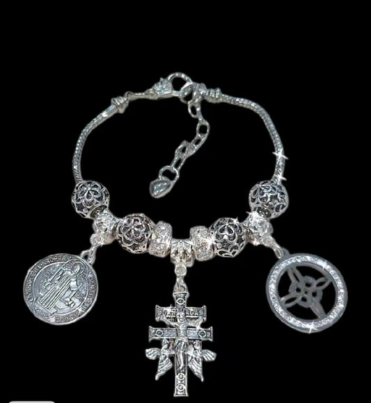 Triple protection bracelet, nudo de bruja, Cruz de Caravaca, medalla de San Benito, you can add charms