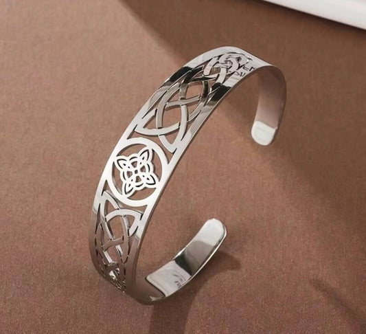 Aro witch knot bracelet